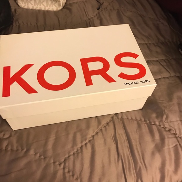 Shoe - Picture 4 of 5